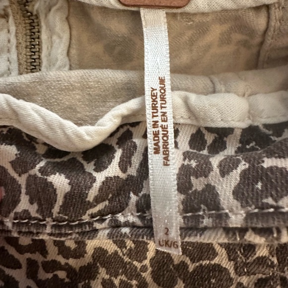 Free People - Modern Femme Novelty Mini Denim Skirt in Leopard Print - Picture 4 of 4